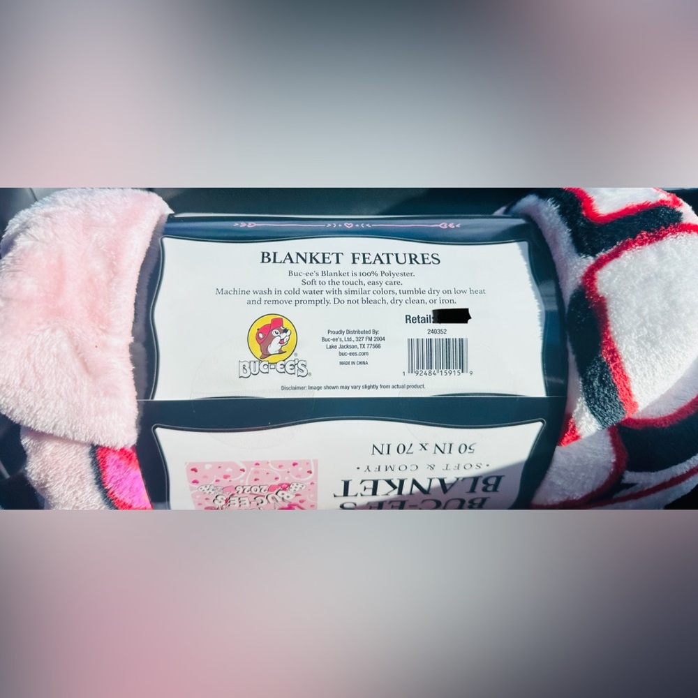 Buc-ee's Soft & Comfy Blanket Valentine's Day 2026 / Candy - Size 50in X 70in - Picture 3 of 5